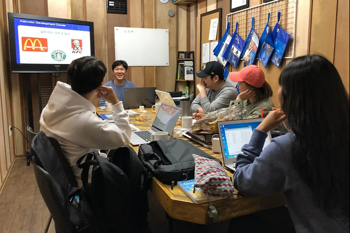 Scuba diving theory lesson using visual aids and multimedia for beginners near Seoul