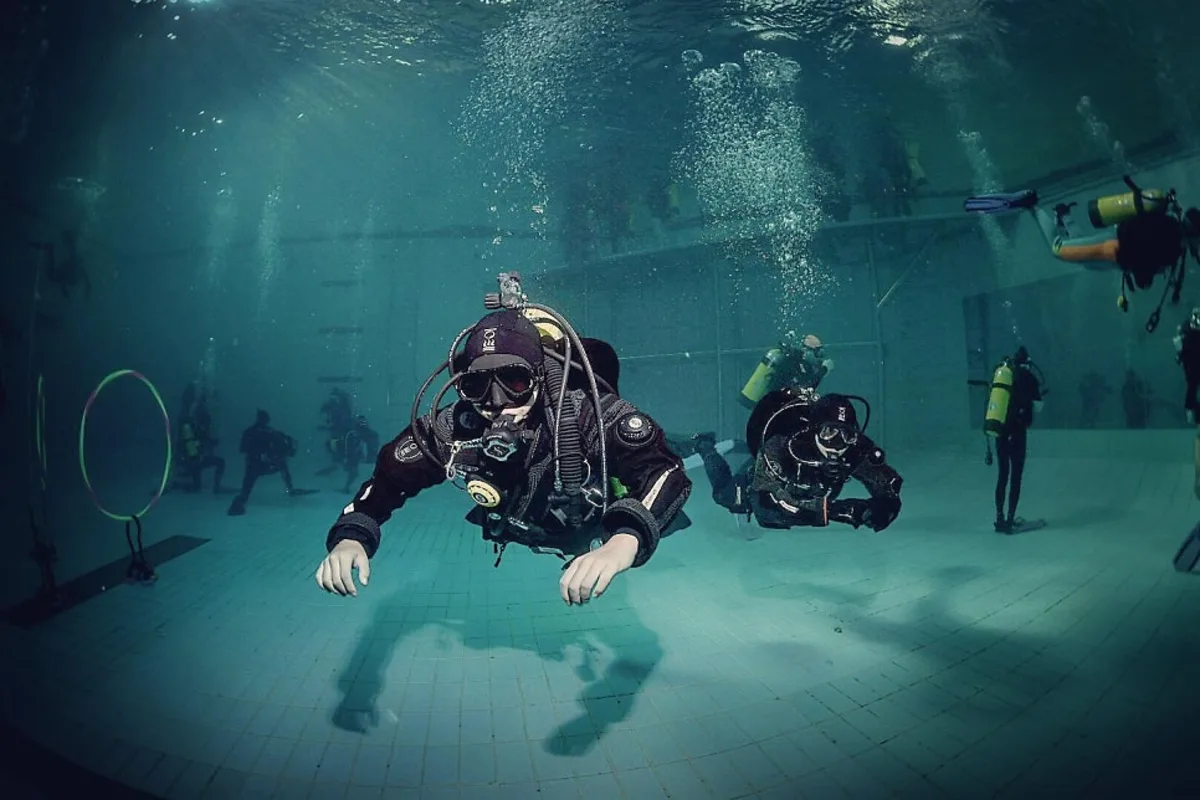 Diver holding neutral buoyancy and horizontal trim during a diver essentials course pool session in Seoul