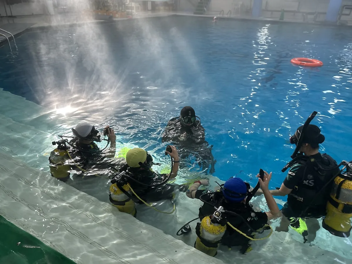 Group of divers practising skills with an instructor in a confined-water pool session in Seoul