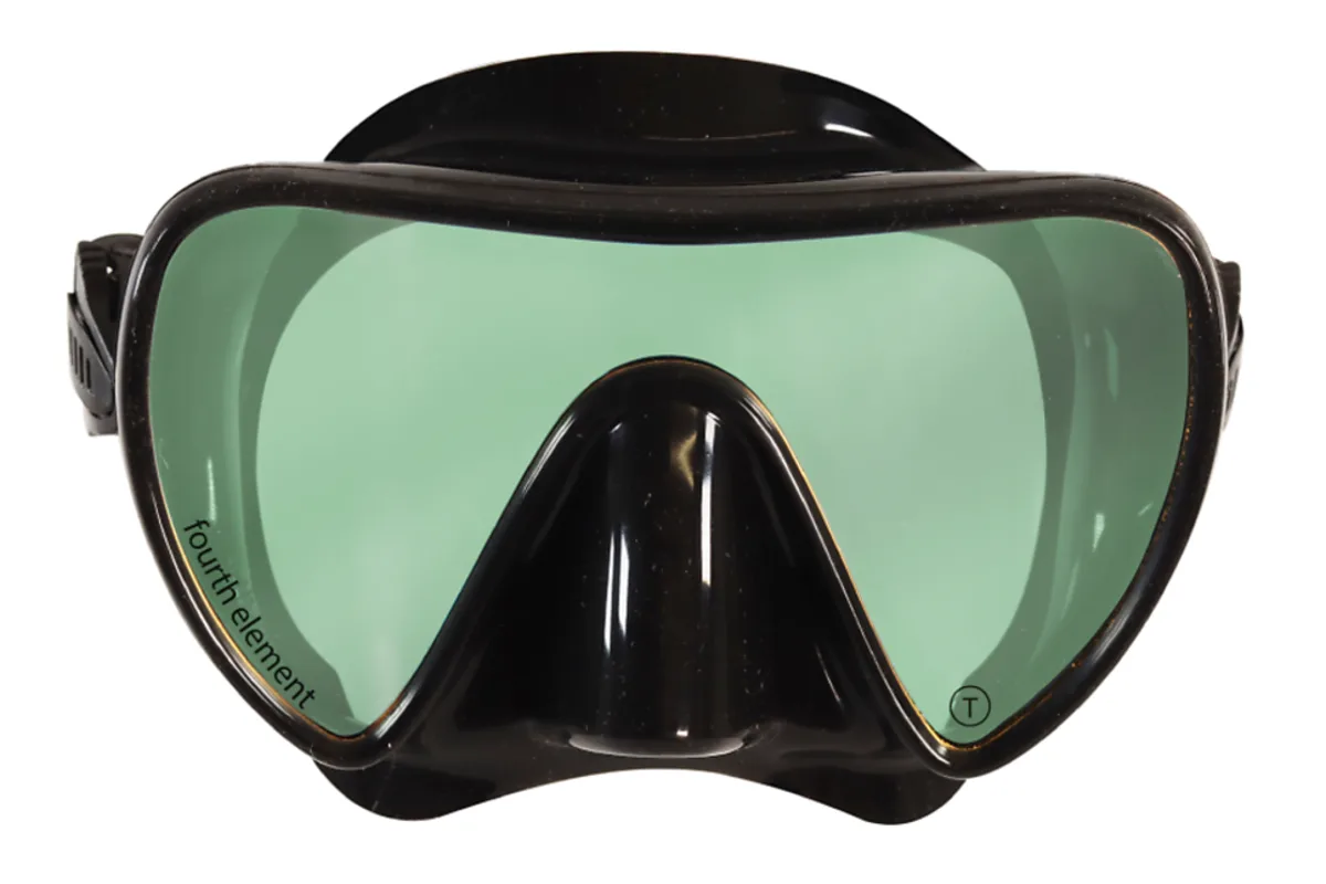 Green contrast lens on a scuba diving mask, the tint that sharpens visibility in Korea's temperate green seas