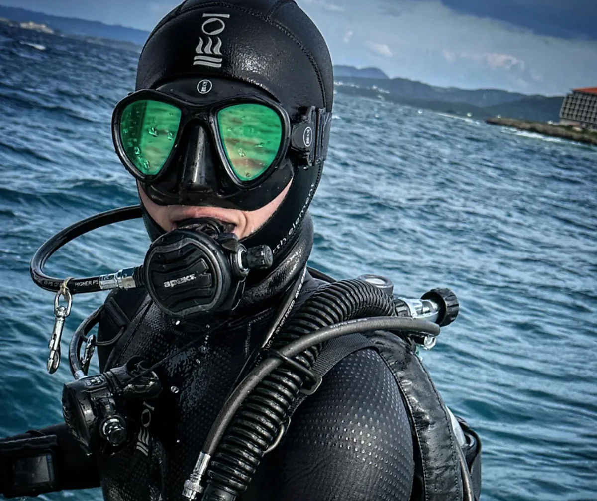 Diver at the surface of a Korean sea wearing a scuba diving mask, ready to descend